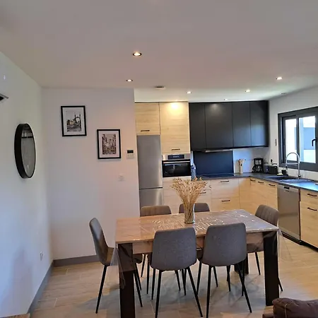 Pacific Green-80m2-clime-2 Big Suites-parking Prive 2 Cars-jardin-confort
